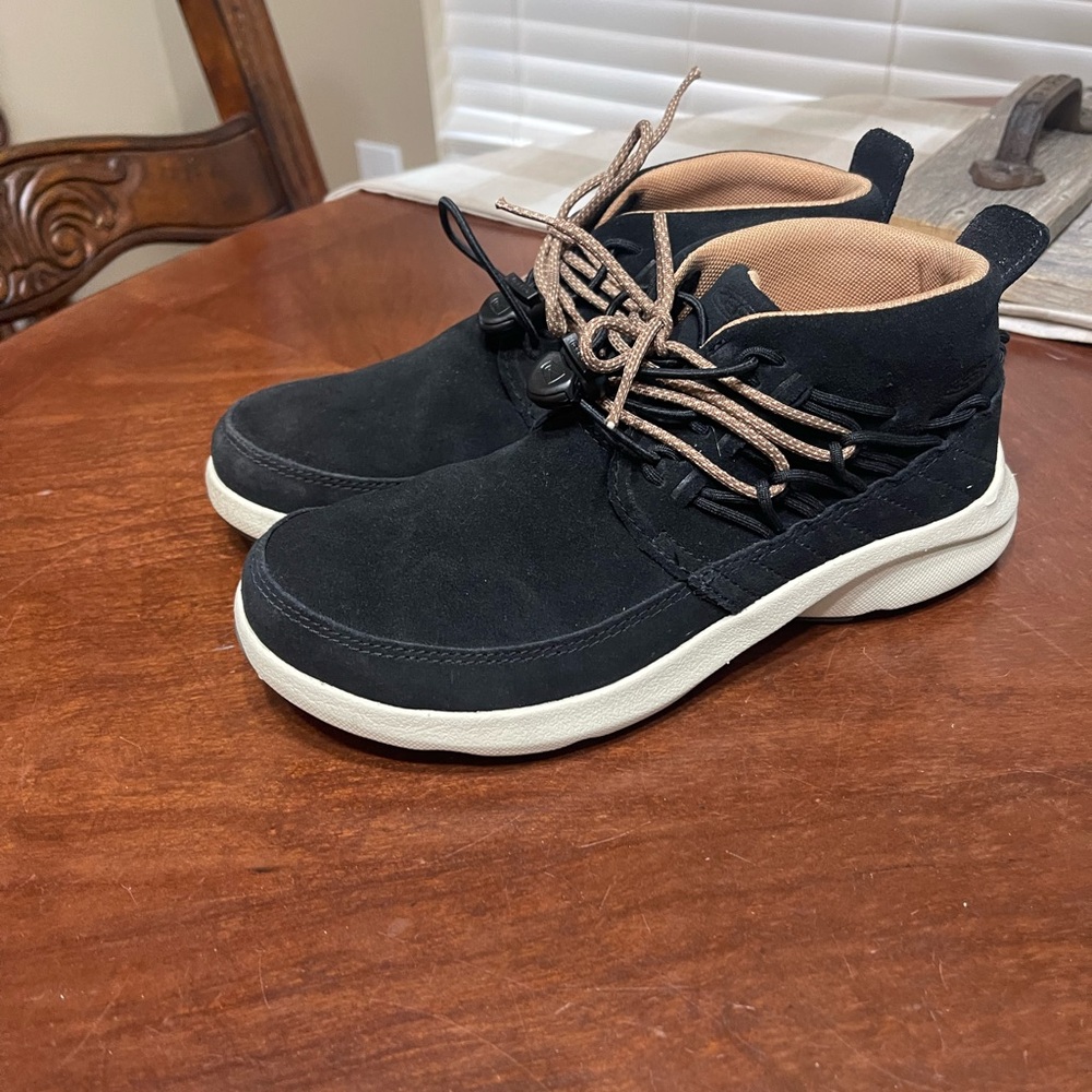 KEEN UNEEK  Waterproof Chukka Boots